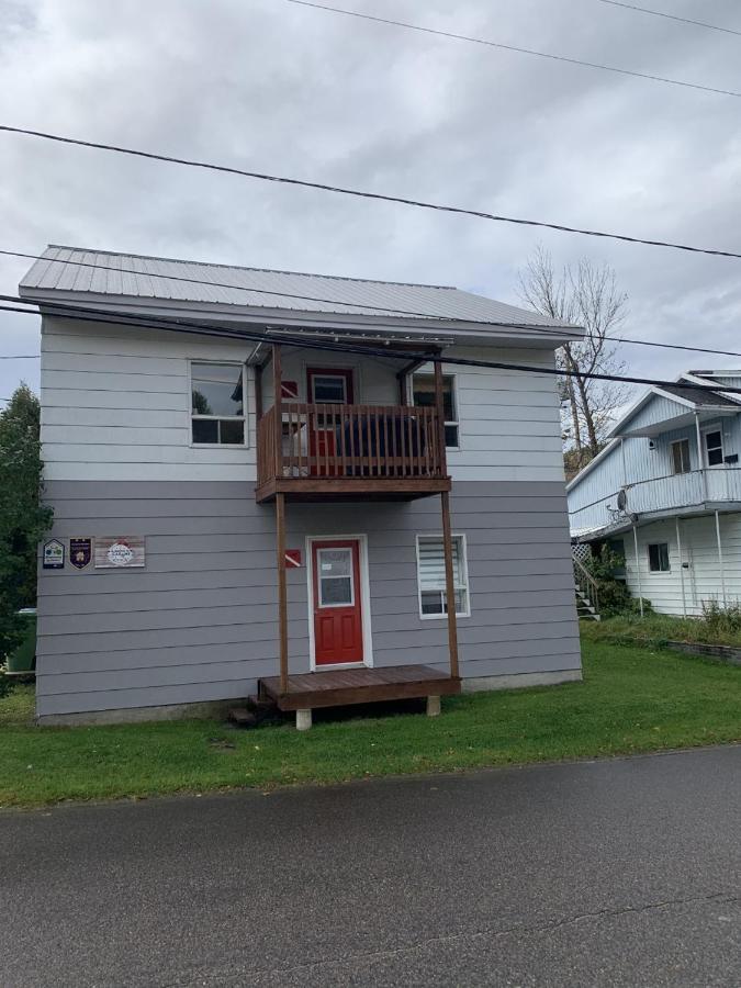La Cabane Chez Jimmy Petit-Saguenay Exterior photo